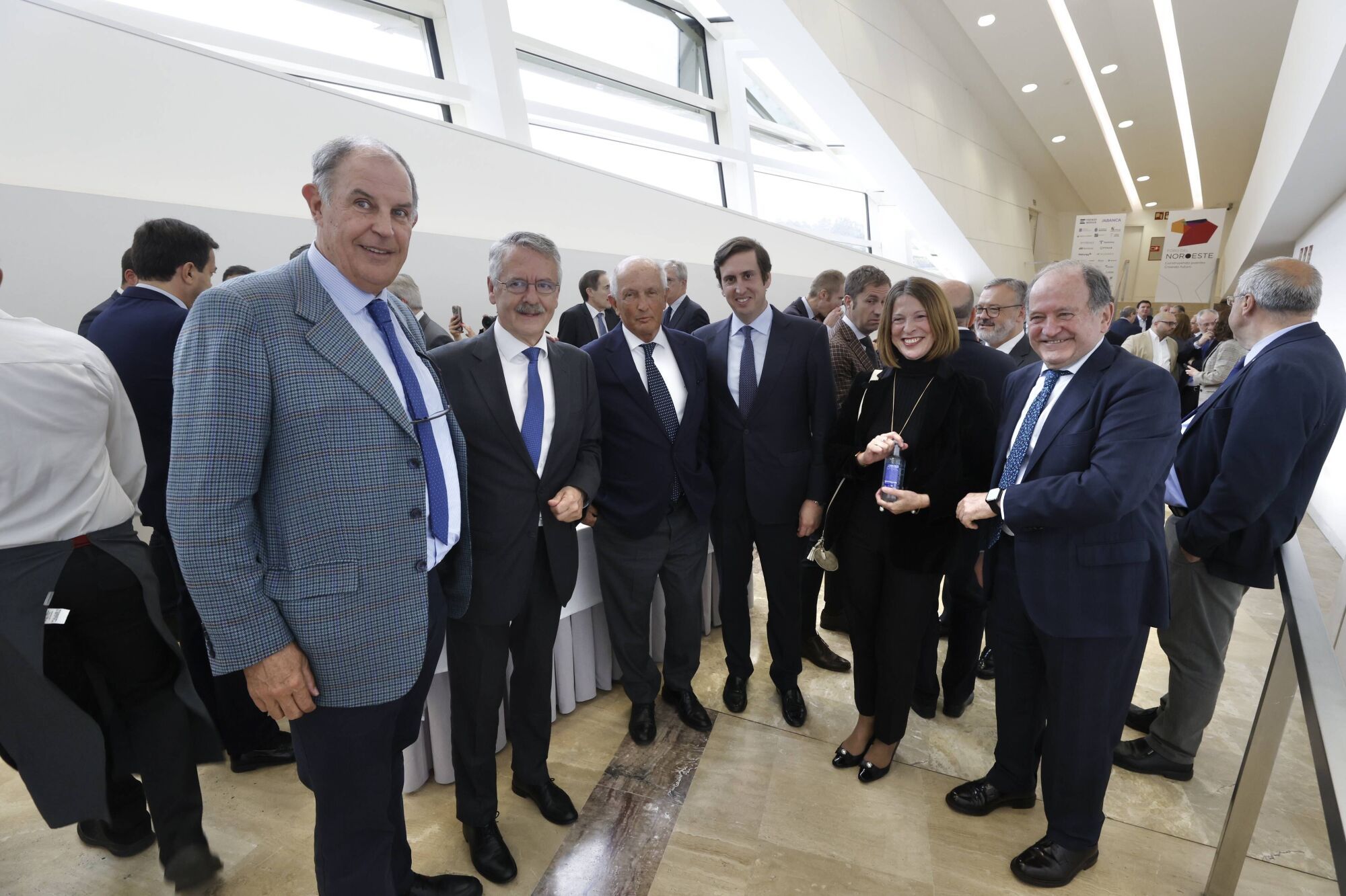 Por la izquierda, Álvaro Platero, Isidoro Nicieza, Nicanor Fernández, presidente de Atlántica Empresas, el oftalmólogo Luis Fernández -Vega, del Instituto Fernández -Vega, Ángela Santianes, presidenta de Dupont para España y Portugal, y Juan Carlos Rodríguez-Ovejero.