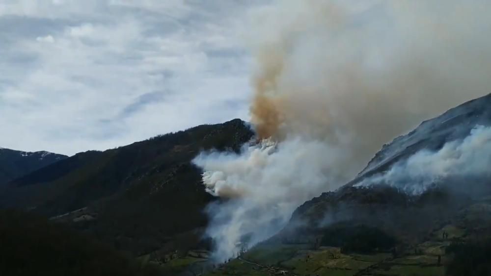 Fuego en Pola de Allande