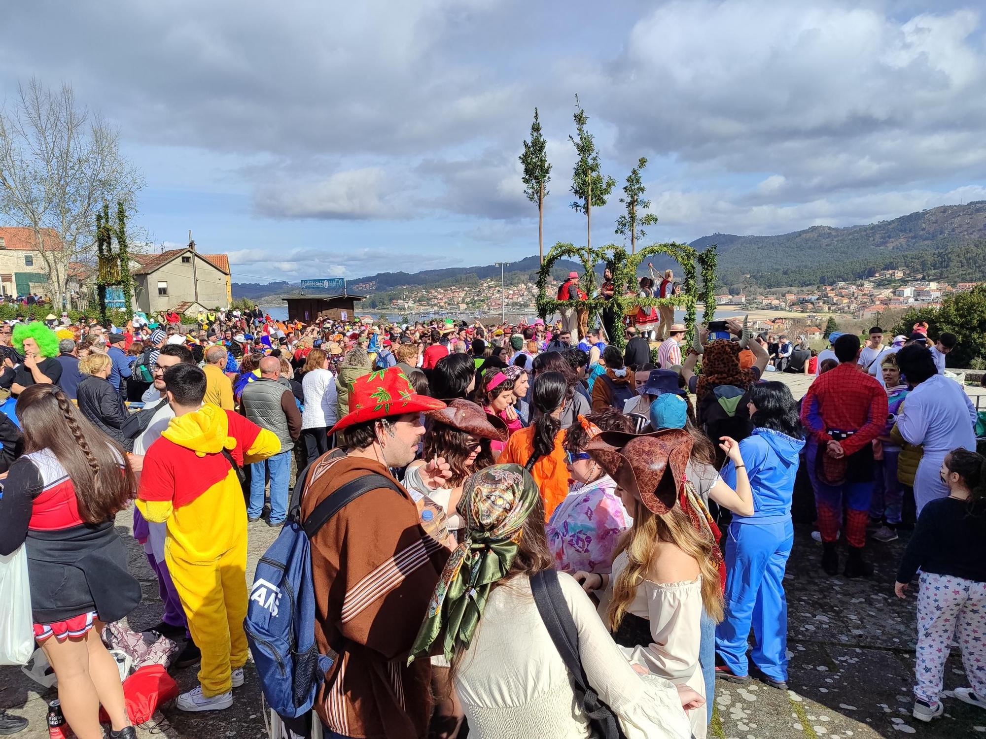 O Hío se disfraza de color, fiesta y alegría