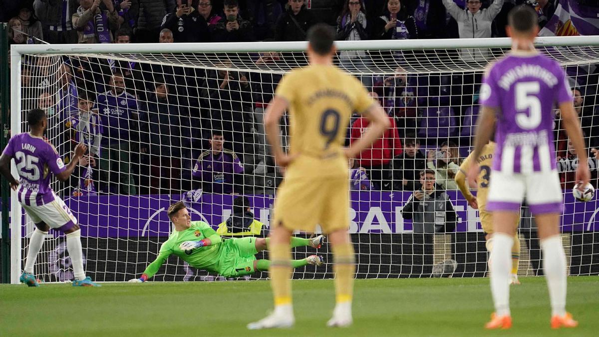 Resumen, goles y highlights del Valladolid 3 - 1 FC Barcelona de la jornada 36 de LaLiga Santander