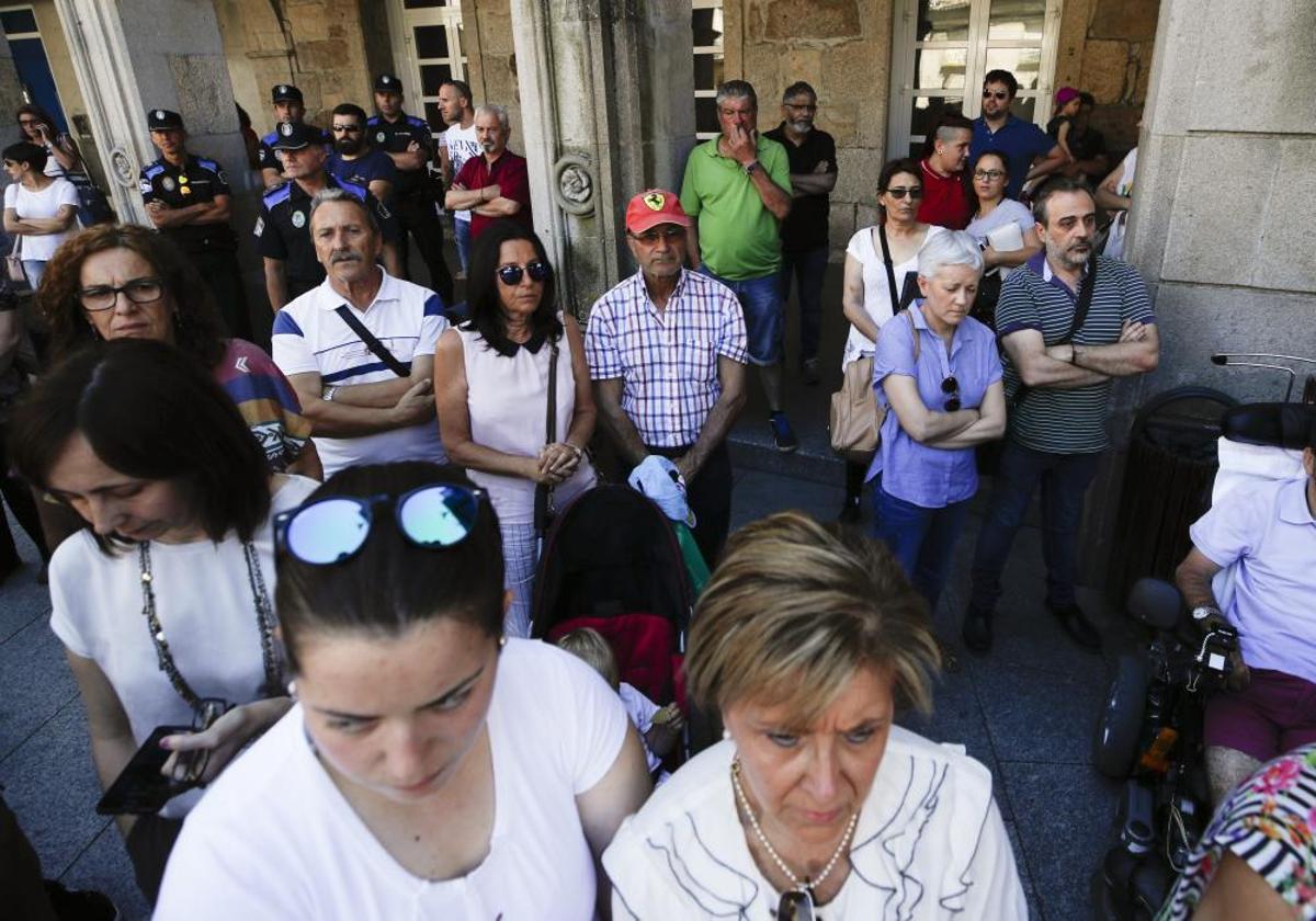 Lágrimas en Porriño por el crimen machista Lágrimas en Porriño por el crimen machista