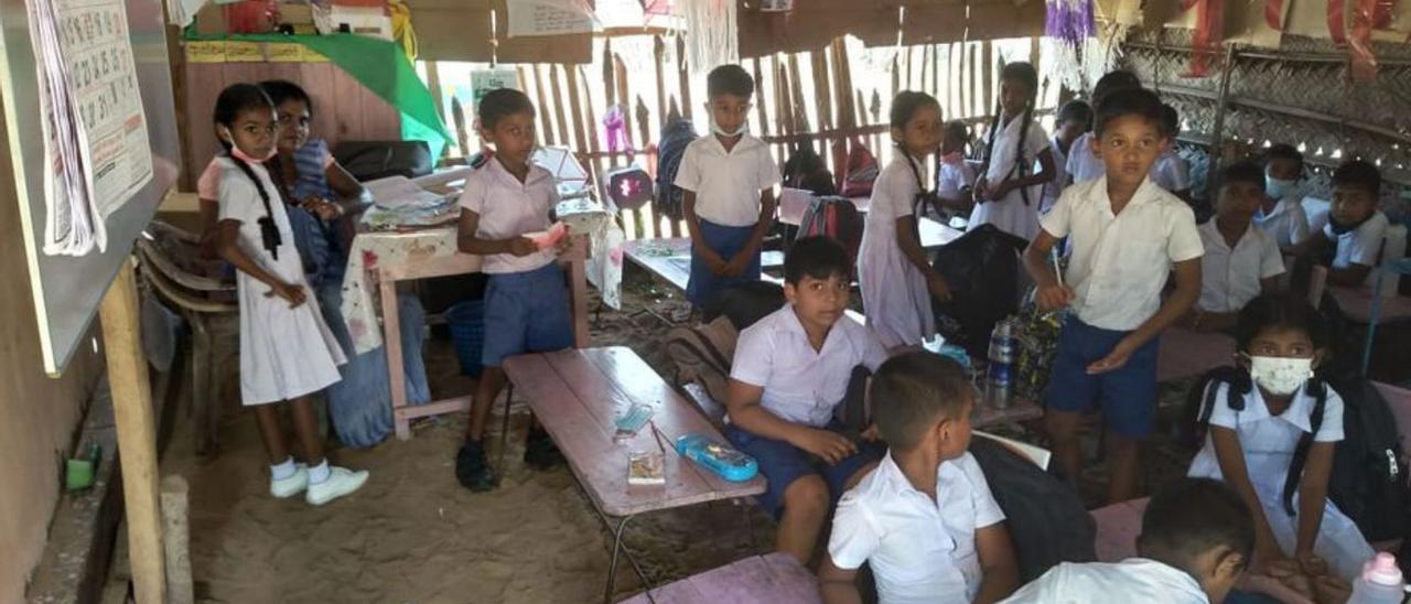 Alumnos del colegio Arogya Matha de Sri Lanka. | LEVANTE-EMV