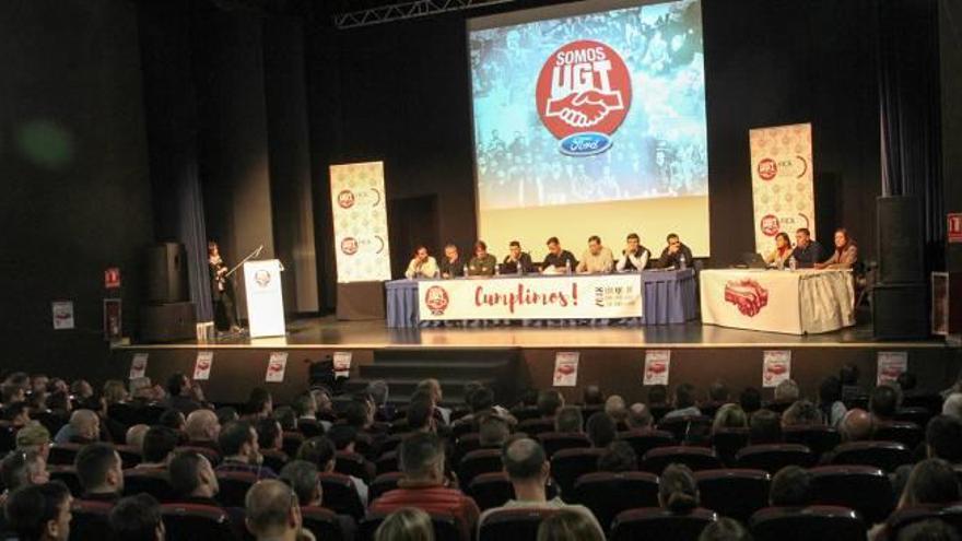 El sindicato UGT Ford Almussafes celebró su asamblea ante 1.400 personas, ayer.