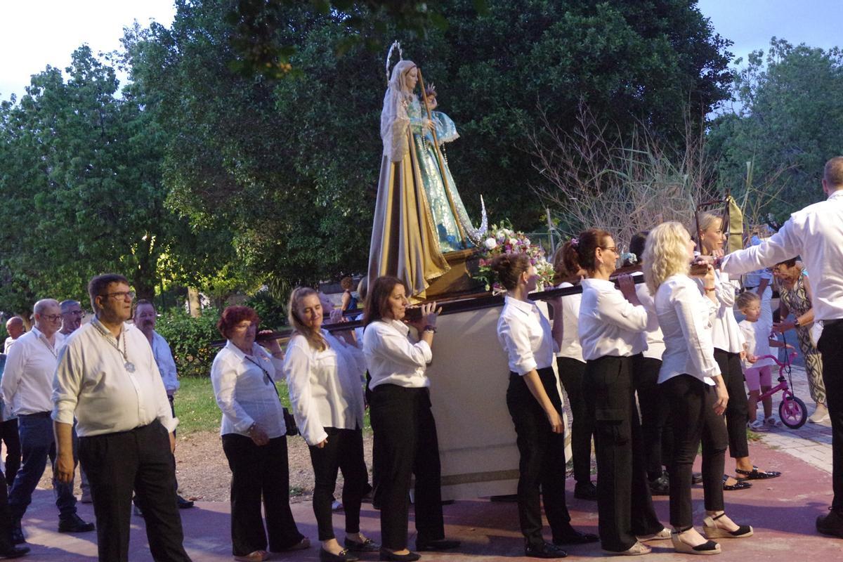Las mejores imágenes del rosario con antorcha de la Santísima Virgen de las Cañas, en el Puerto de la Torre