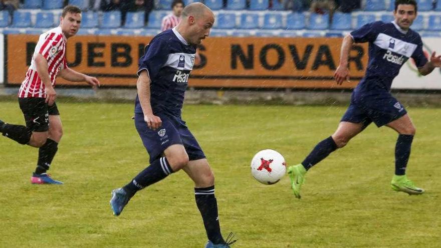 Luis Morán y Quero, goleadores del Marino, en una jugada de ataque.