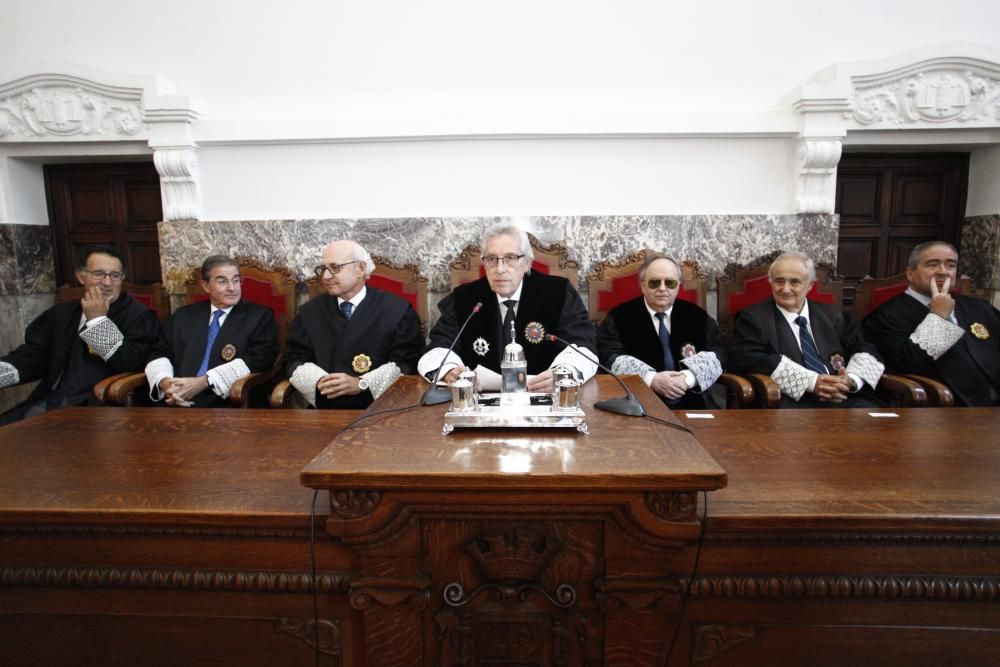 El presidente del Tribunal Superior de Xustiza de Galicia, Miguel Ángel Cadenas, ha destacado hoy que en la última década se han reducido en un 85,2 % el número de asunto pendientes.
