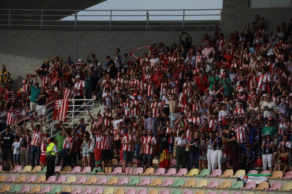 Aficionados rojiblancos en El Mazo.