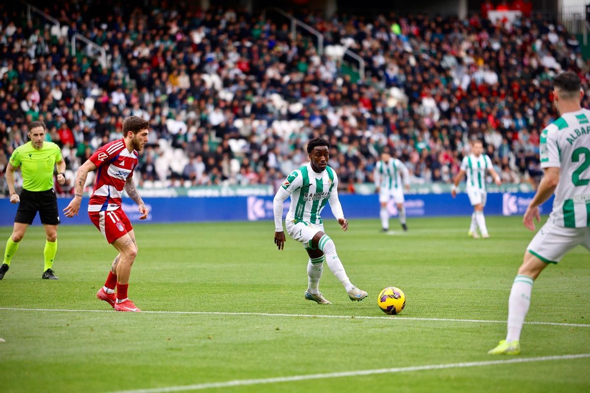 Adilson Mendes, durante el Córdoba CF-Granada, su último partido del pasado curso.