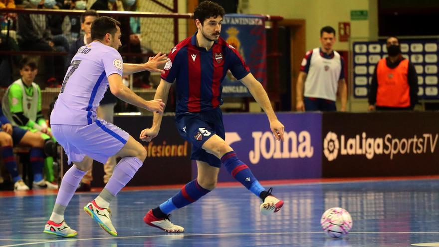 El campeón de Liga suda  para asaltar el fortín granota (1-3)