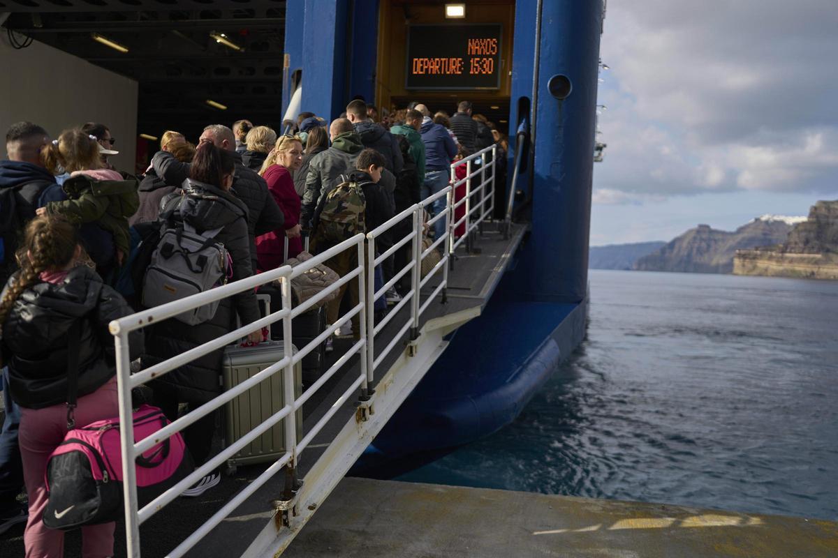 Grecia se prepara ante el temor a un gran terremoto. Santorini ha sufrido 200 sismos en tres días y han desplegado los equipos de emergencia y suspendido las clases
