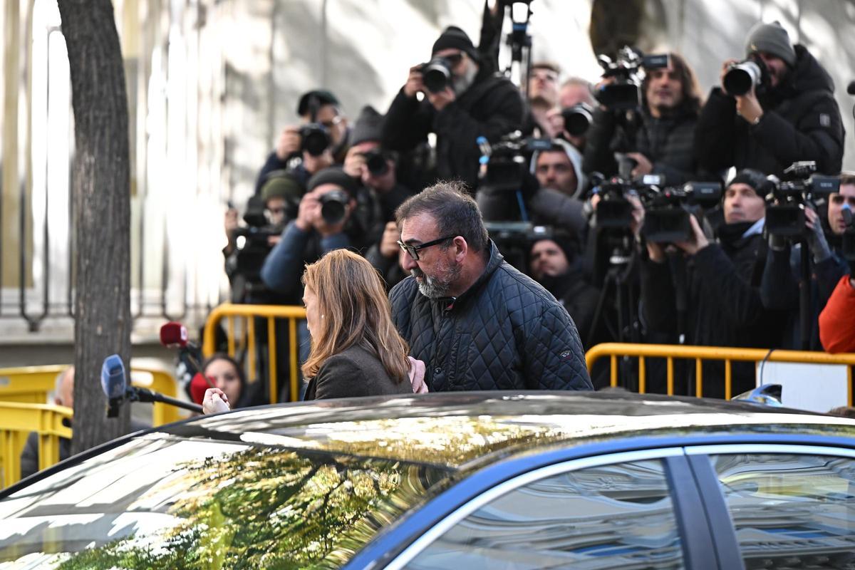 Koldo García, acompañado de su abogada antes de declarar en el Tribunal Supremo
