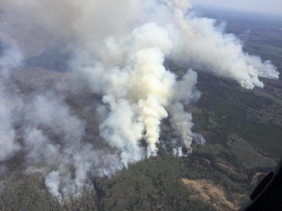 El incendio registrado en la localidad canadiense de Fort McMurray, en el estado de Alberta, ha destruido miles de hectáreas y de viviendas.