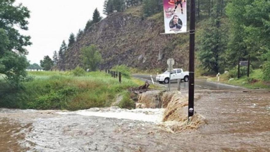 El pont entre Llívia i Estavar sobre el torrent Estaüja  en un tall per inundació