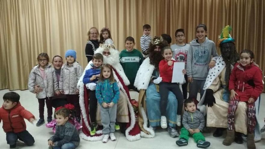 Los Reyes se acercan a los barrios