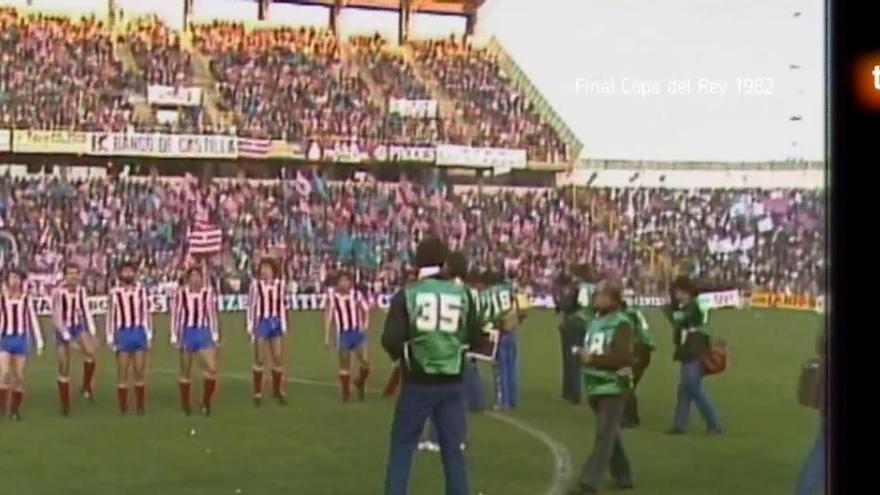 Un imagen del Sporting-Real Madrid de Copa del Rey de 1982 en la televisión.