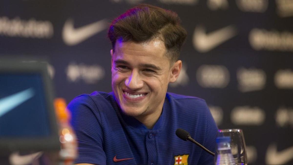 Coutinho durante su presentación con el Barcelona