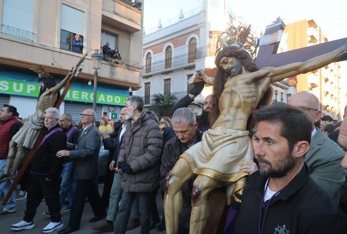 El encuentro de los cristos del Cabanyal estrenan el Viernes Santo de la Semana Santa Marinera de València
