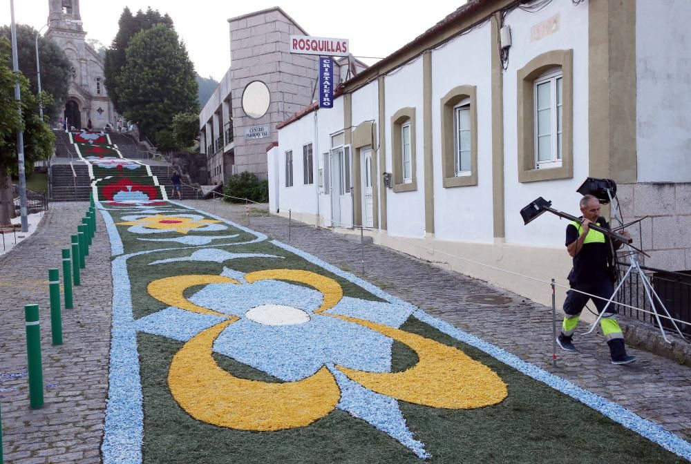 Los tapices de flores cubren Gondomar y Baiona