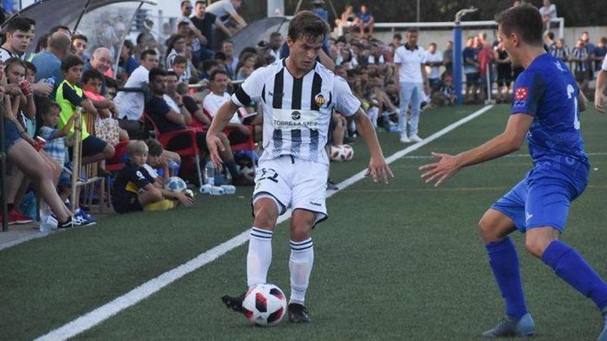 El Castellón gana al San Pedro ante la mirada del seleccionador Robert Moreno (2-0)