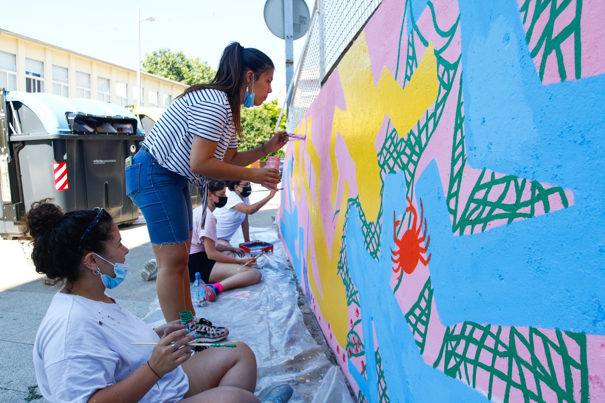 Dos grandes murales urbanos ponen el broche al “Rueiro de artistas”