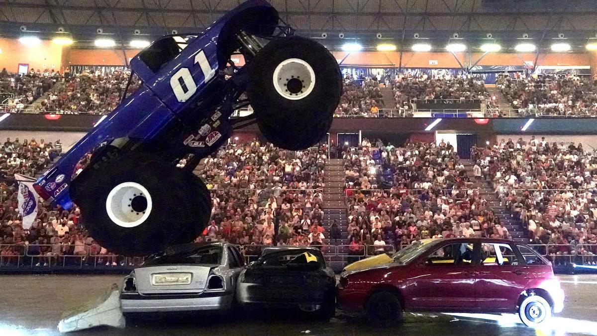 El espectáculo de Monster Trucks dejó imágenes increíbles en el Palacio de los Deportes José María Martín Carpena.