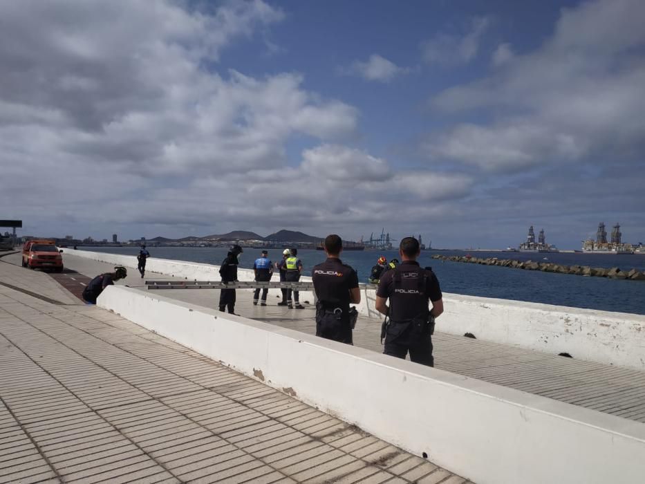 Hallazgo de un cadáver en los tetrápodos de la Avenida Marítima