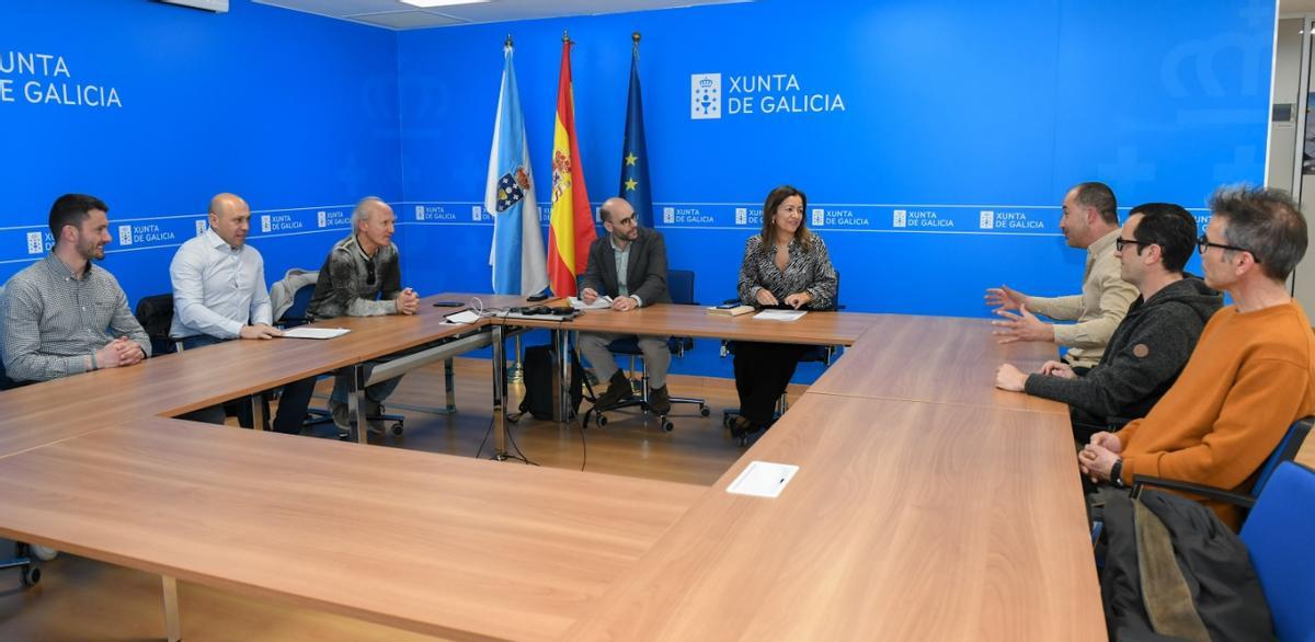 La reunión de la conselleia do Mar, Marta Villaverde, con la directiva de Agade