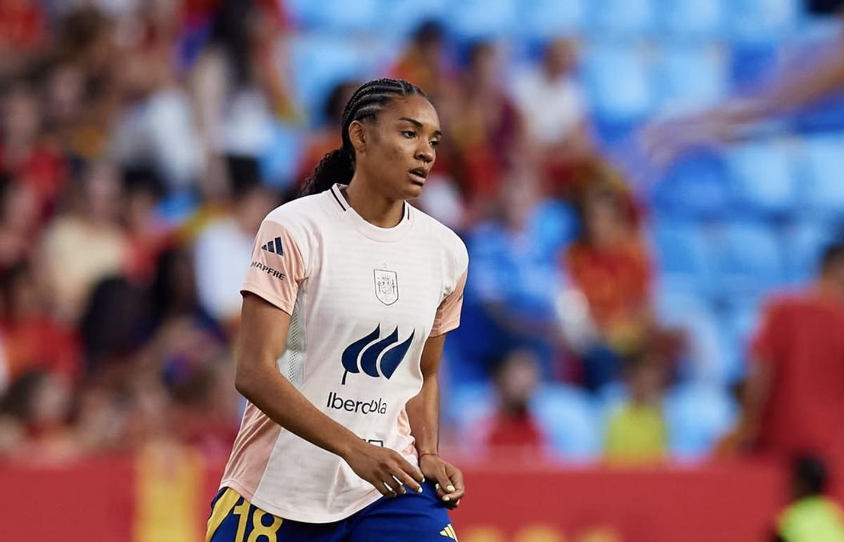 Salma Paralluelo antes del España-Suecia de la Nations League