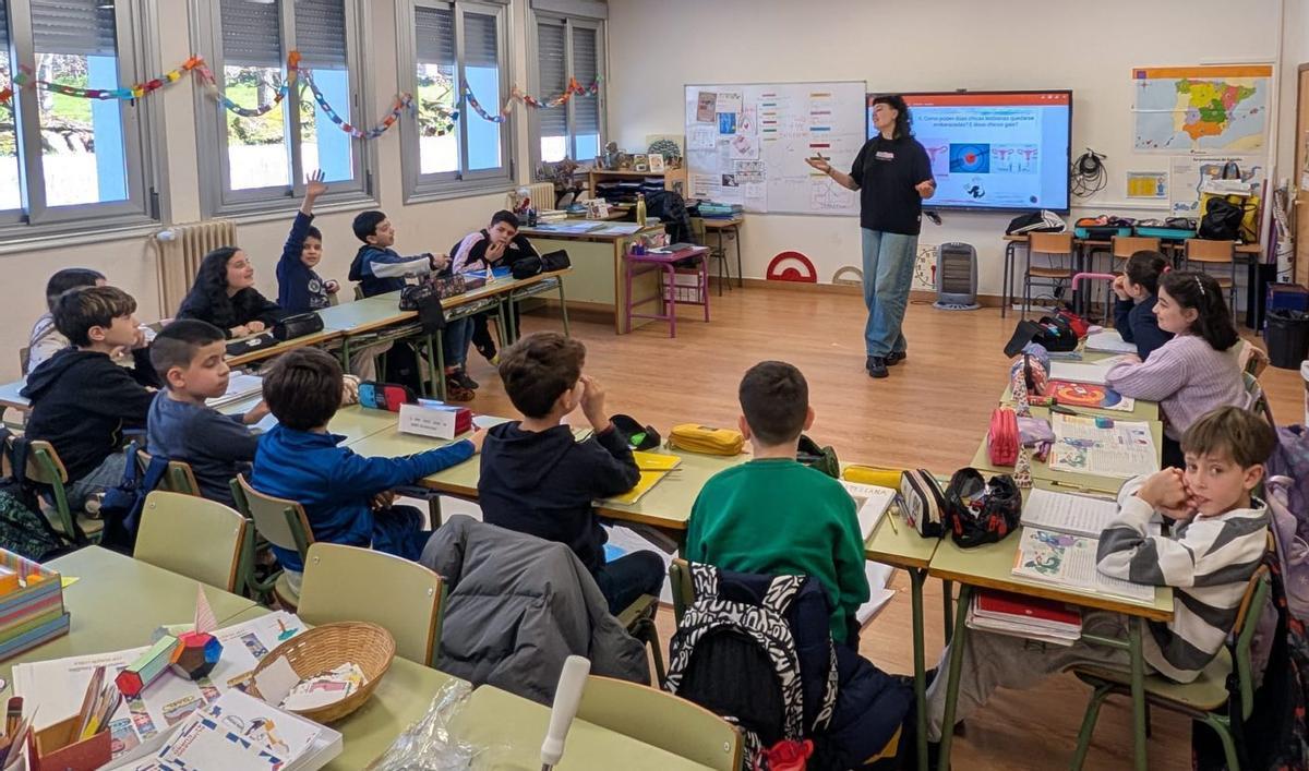 Charla de educación sexual en el colegio público de Prado