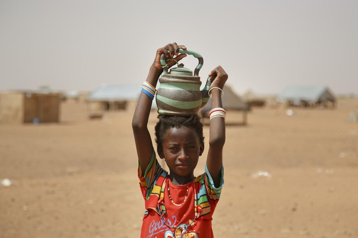 Mauritania vivió en 2012 una de las peores sequías de las últimas décadas. Desde entonces, los hogares más vulnerables se encuentran en las zonas rurales; donde el 70% de la población vive en situación de pobreza. Sin apenas ganado ni cultivos, las familias siguen luchando por recuperarse día a día.