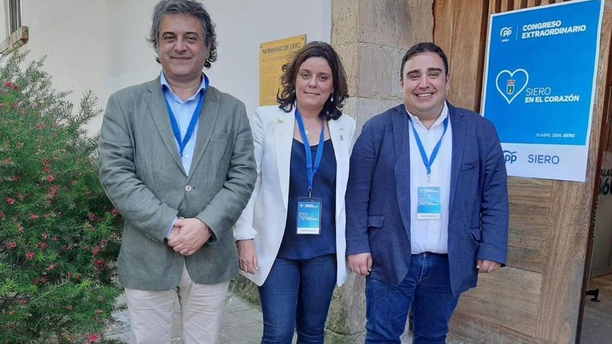 Por la izquierda, Juan Luis Berros, Beatriz Polledo y Javier Mateus, tras la celebración del congreso. | L. P.