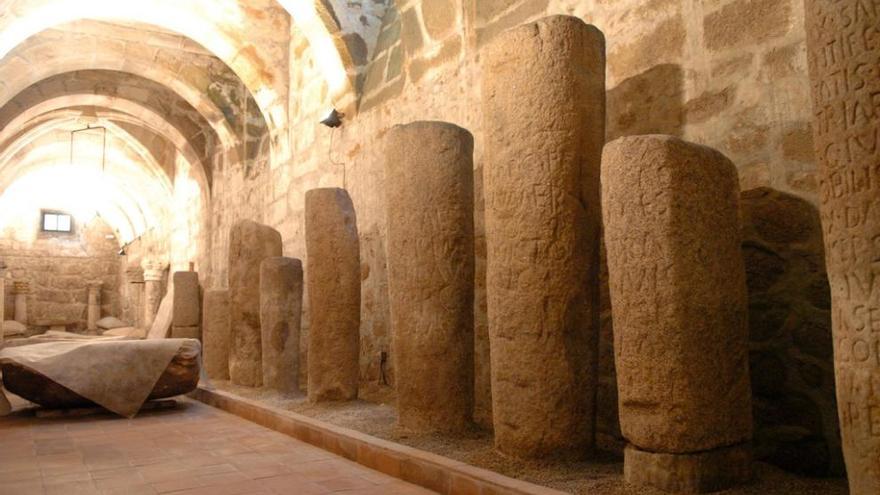 Colección de miliarios del Museo de Pontevedra, ubicada en el bajo del Edificio Sarmiento. // G. Santos