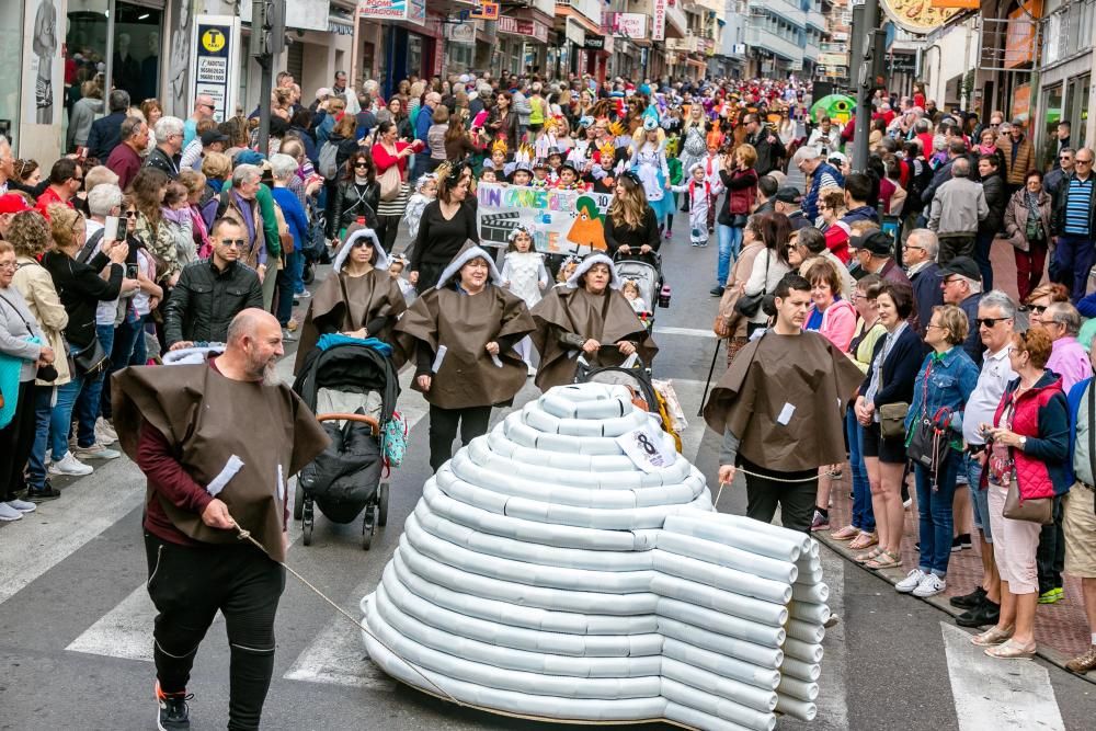 Los más pequeños desfilan en el Carnaval Infantil de Benidorm.