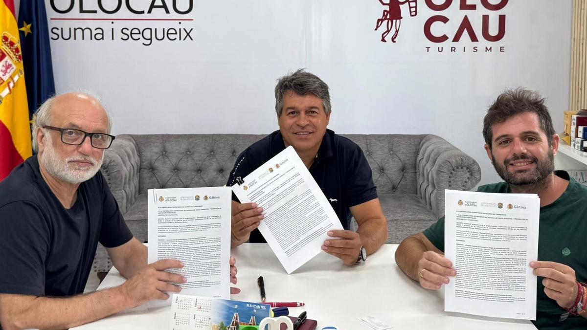 Firma de la petición a la Generalitat por los alcaldes de Gàtova, Olocau y Marines.