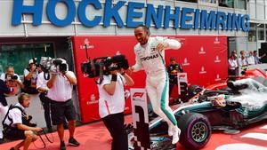 Hamilton celebra su gran victoria en el GP de Alemania