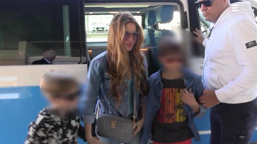 Shakira regresa a España junto a sus hijos y su hermano Tonino