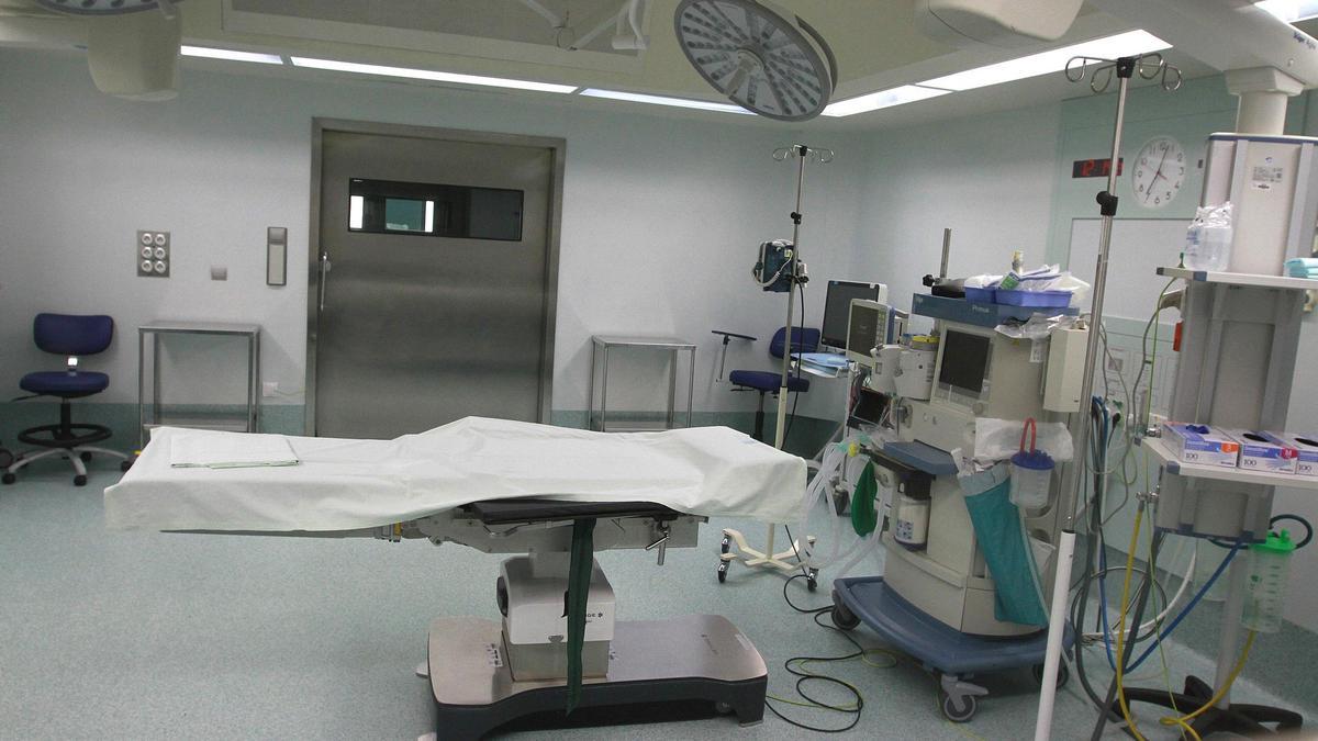Un quirófano del hospital de Ourense.