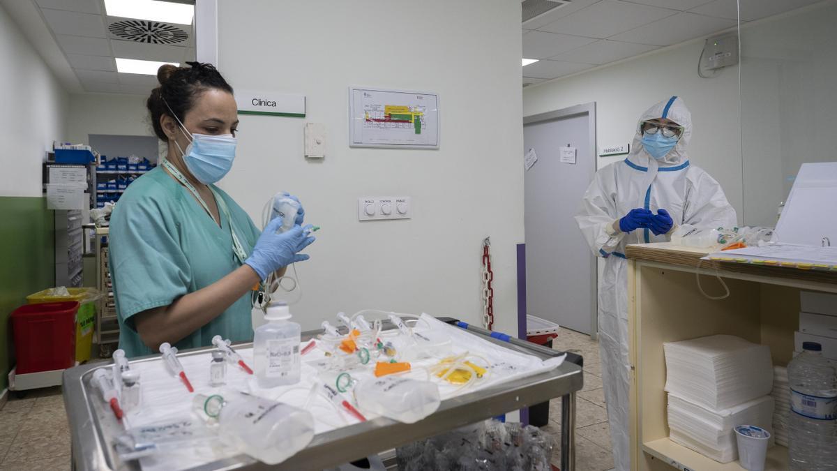 Levante-EMV entra en la sala covid del Hospital General de València: la lucha frente al coronavirus de cerca