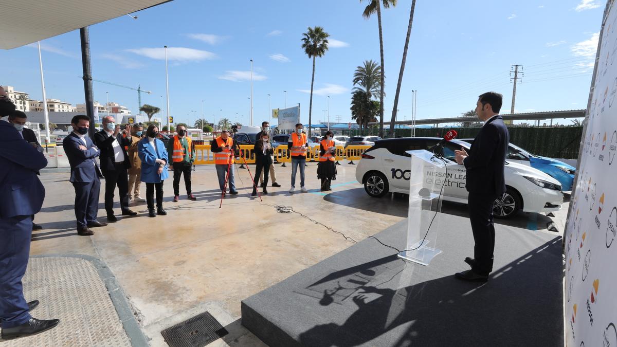 A la inauguración asistieron Carlos Bermúdez,  Xavi Pons y Esther Díez Valero.