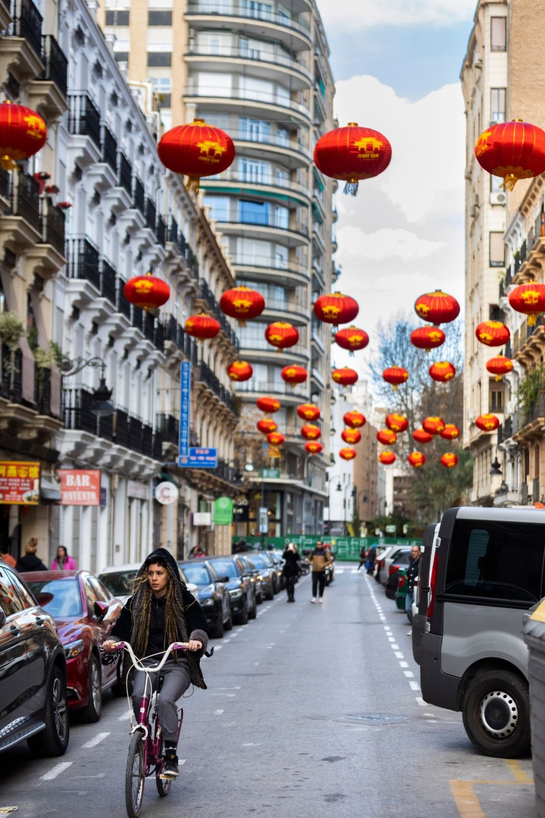 Así ha sido el montaje del nuevo año chino en el Chinatown de València