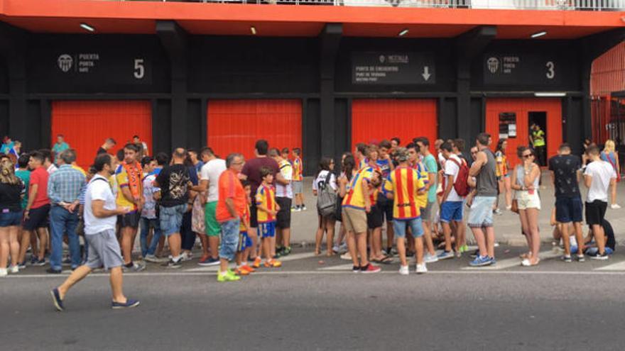 Colas en Mestalla