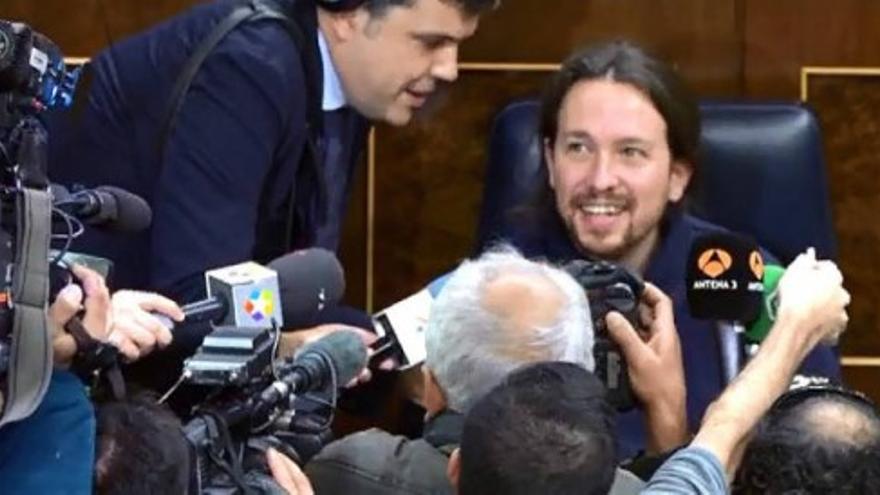 Iglesias prueba el escaño del presidente del Gobierno