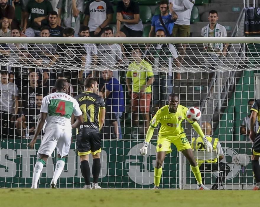 El Elche ahoga las penas de la Liga en la Copa (2-1)