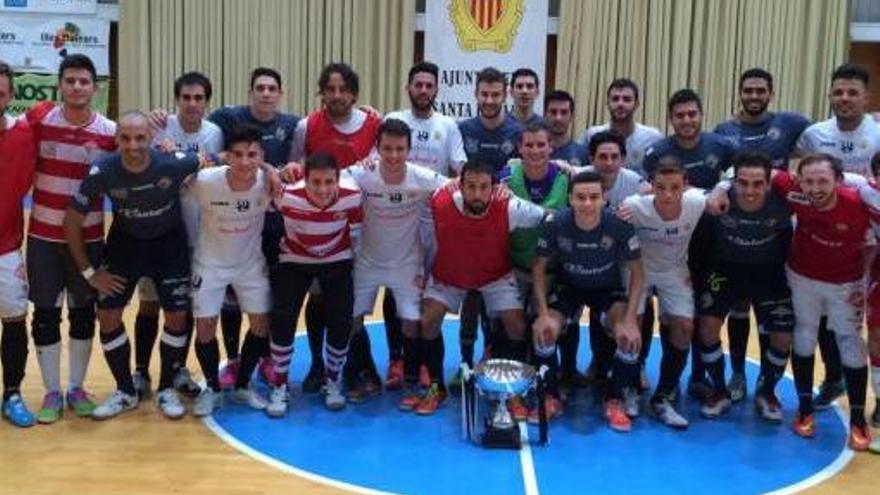 Los jugadores del Palma y de la Peña Deportiva posan al término del Trofeo Air Europa.