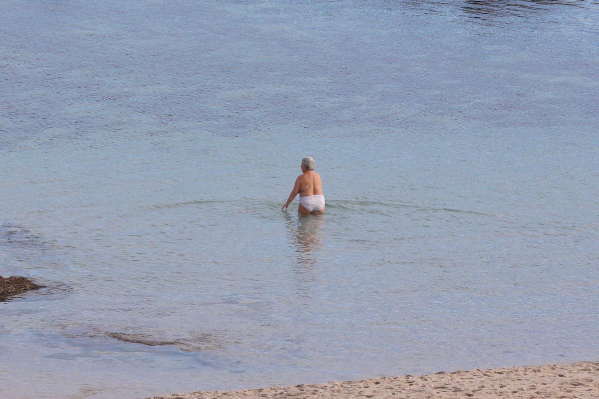 2025 arranca en A Coruña con los primeros baños en la playa de Riazor 2025 arranca en A Coruña con los primeros baños en la playa de Riazor