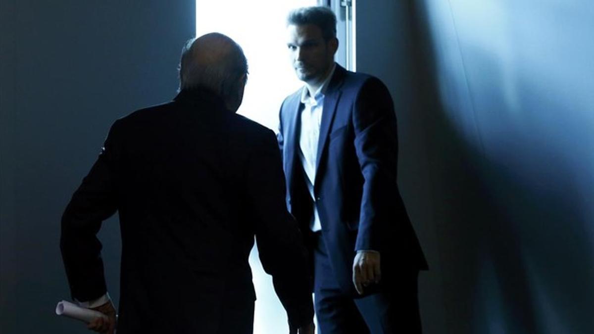 marcoslfifa president sepp blatter leaves after his state151007212622