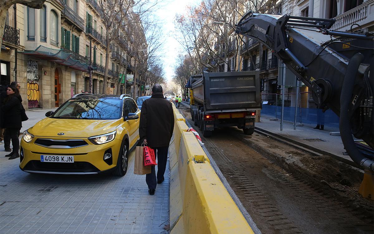 Obras en el eje verde de Consell de Cent