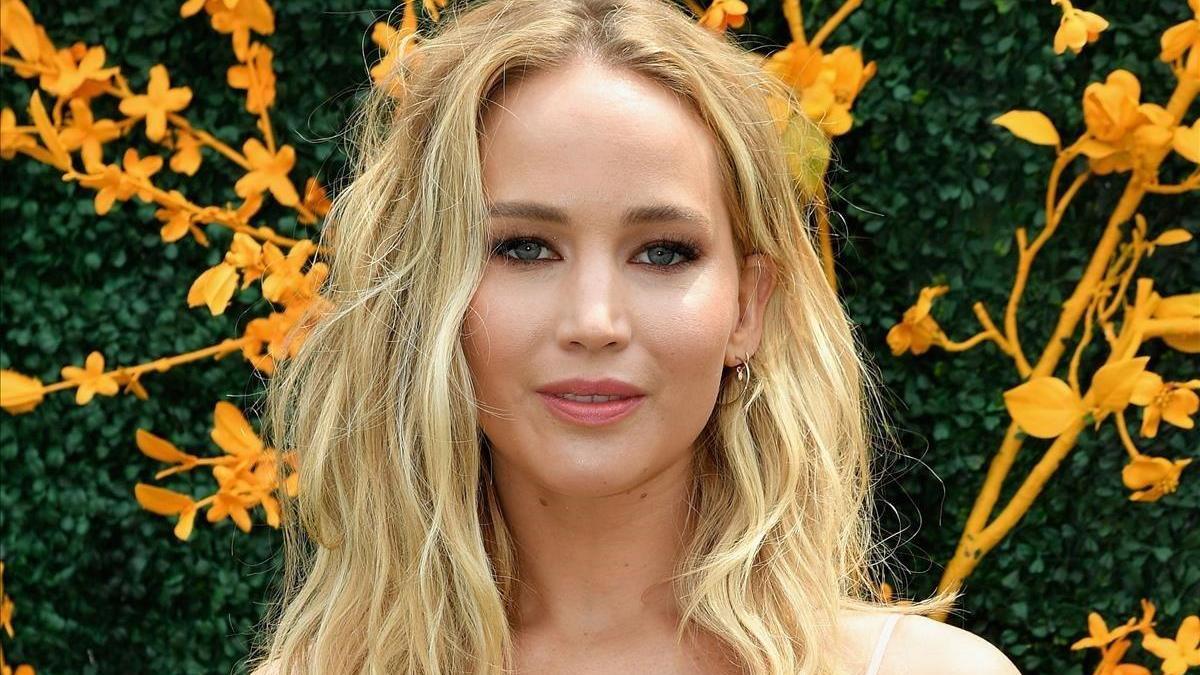 Jennifer Lawrence abre cuenta en Twitter denunciando el racismo policial