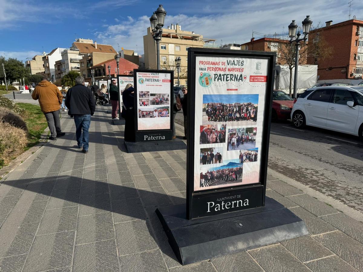 Exposición actividades culturales para Personas Mayores en la explanada del cohetódromo en Paterna (2).