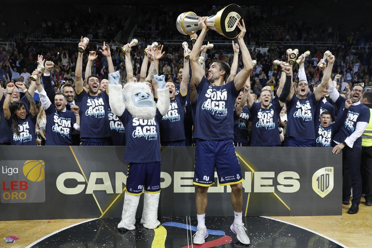 El Morabanc Andorra, celebrando el ascenso